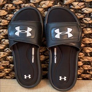 Under Armour Boys' UA Ignite V Slides size 1 year
